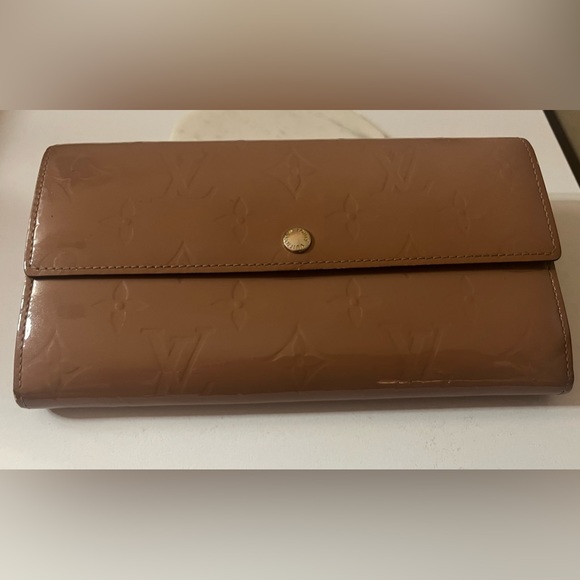 Louis Vuitton Handbags - Louis Vuitton Vernis Sarah Wallet EUC $2000msrp